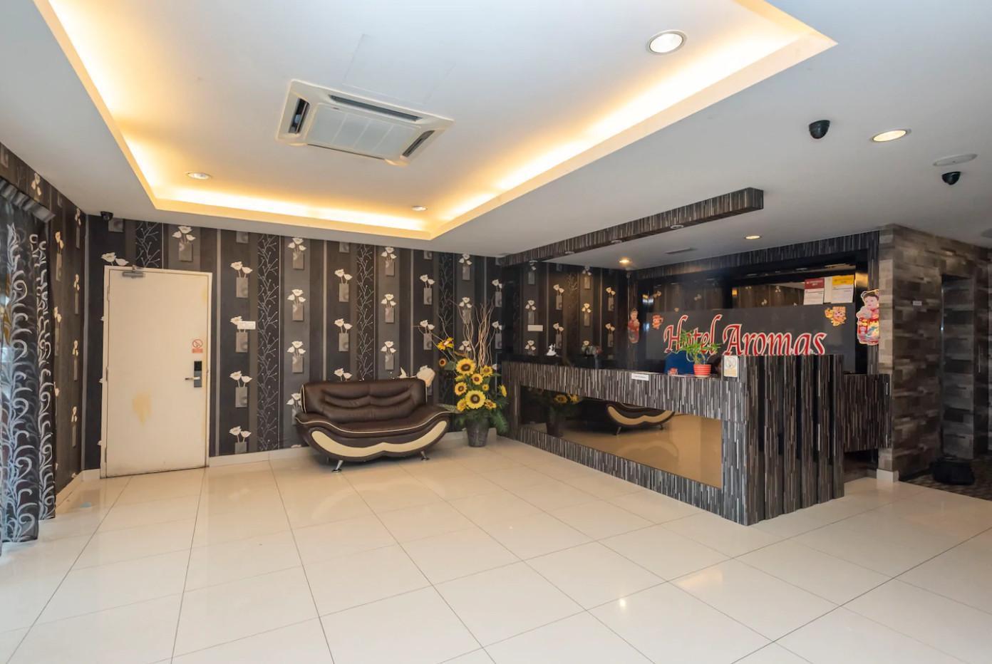 Hotel Aromas Kulai Extérieur photo