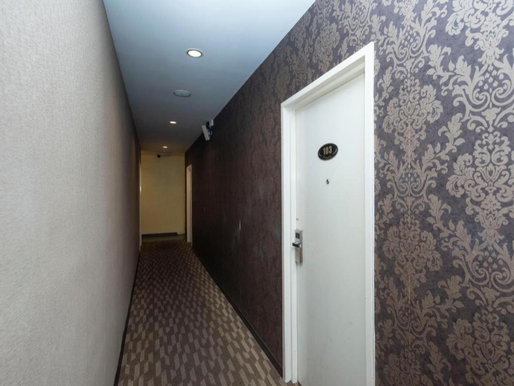 Hotel Aromas Kulai Extérieur photo