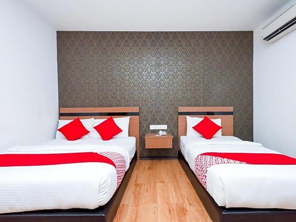 Hotel Aromas Kulai Extérieur photo