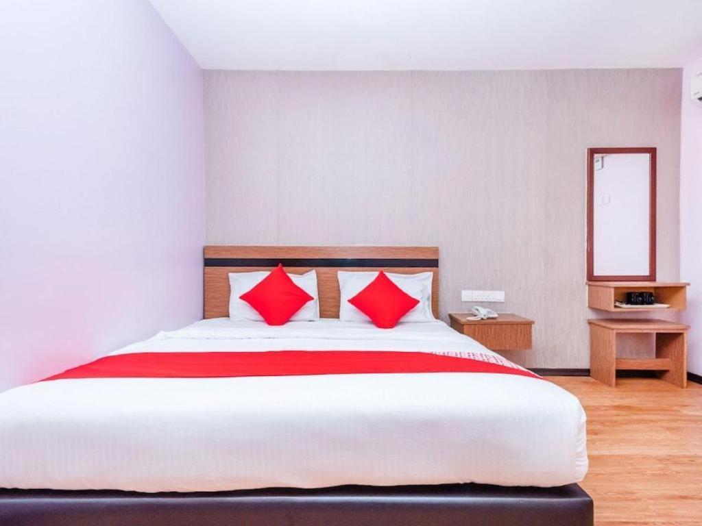 Hotel Aromas Kulai Extérieur photo